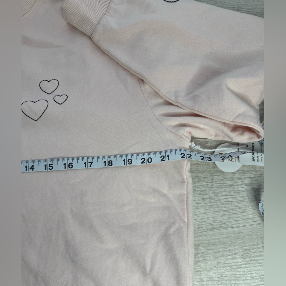 💕Balance Collection Cream Heart Detail Sweatshirt - Picture 5 of 6